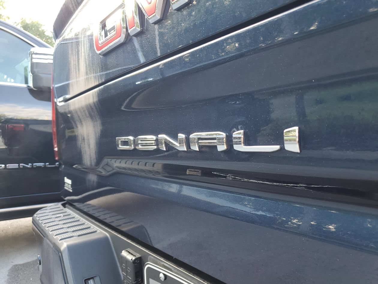 Used 2023 GMC Sierra 1500 Denali w/ Technology Package AWD/4WD image 8