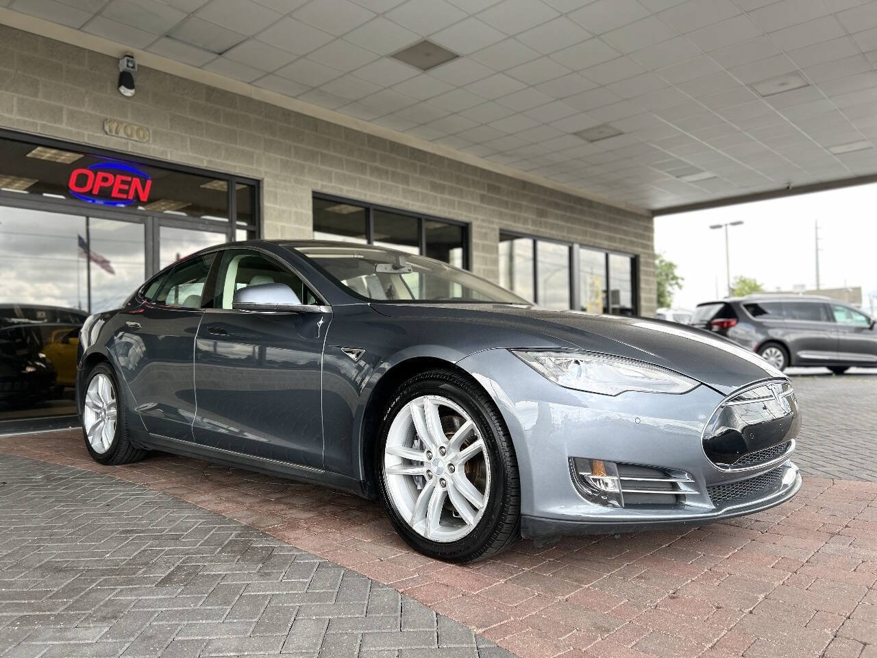 Used 2014 Tesla Model S 85 RWD image 23