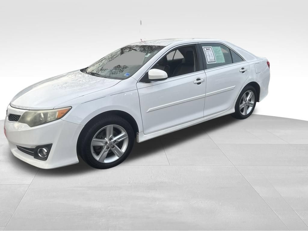 Used 2014 Toyota Camry SE image 3