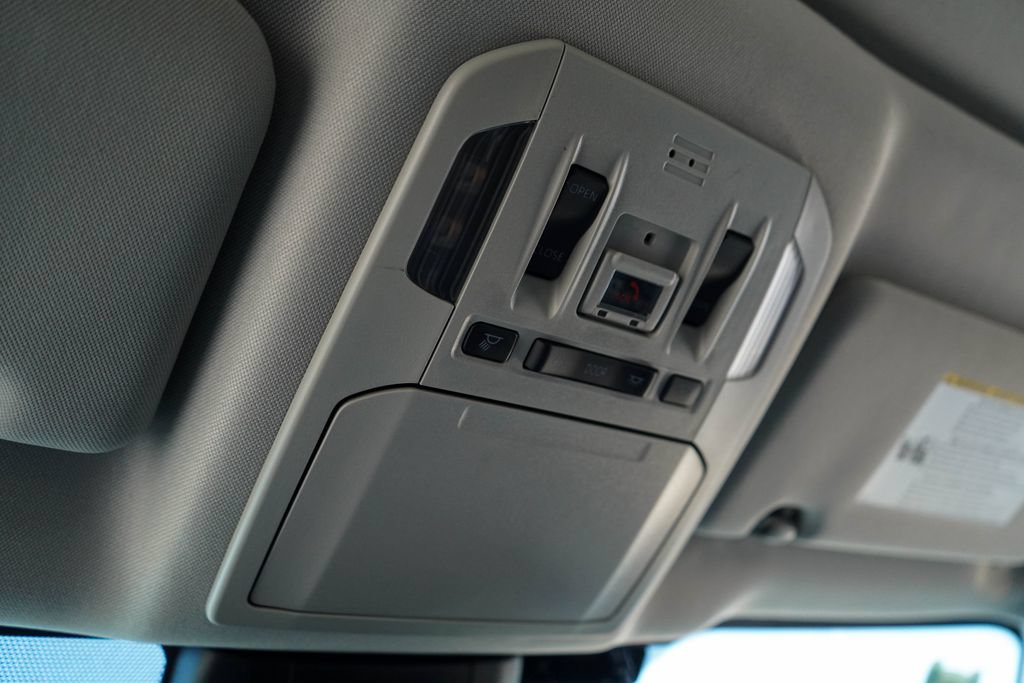 Used 2022 Toyota Highlander XLE FWD image 11