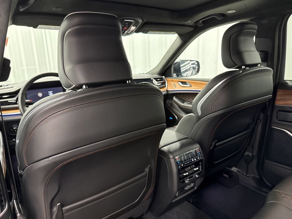 Used 2025 Jeep Grand Cherokee Summit AWD/4WD image 13