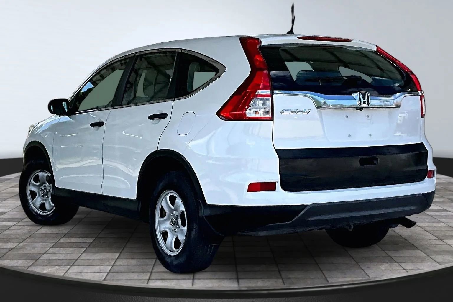 Used 2016 Honda CR-V LX image 4