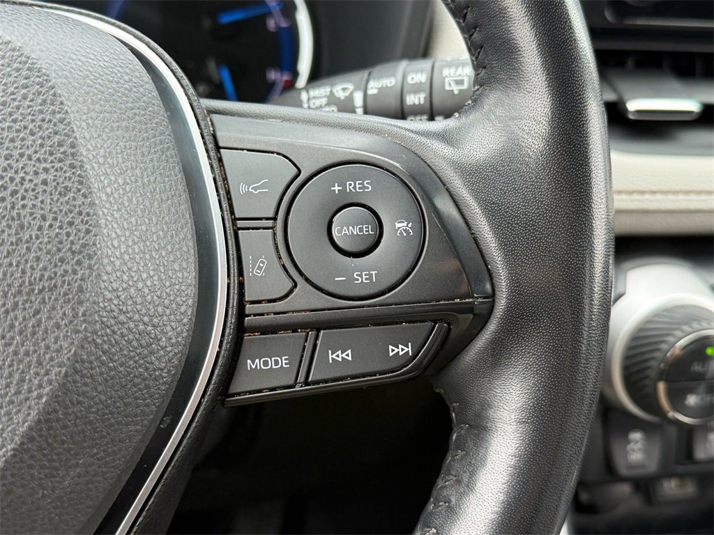 Used 2023 Toyota RAV4 XLE Premium image 18