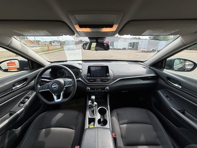 Used 2024 Nissan Altima 2.5 SV image 19