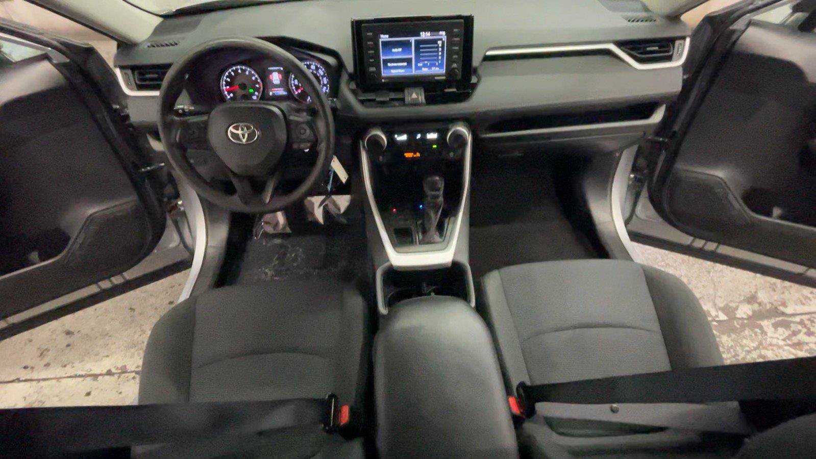 Used 2022 Toyota RAV4 LE AWD/4WD image 29