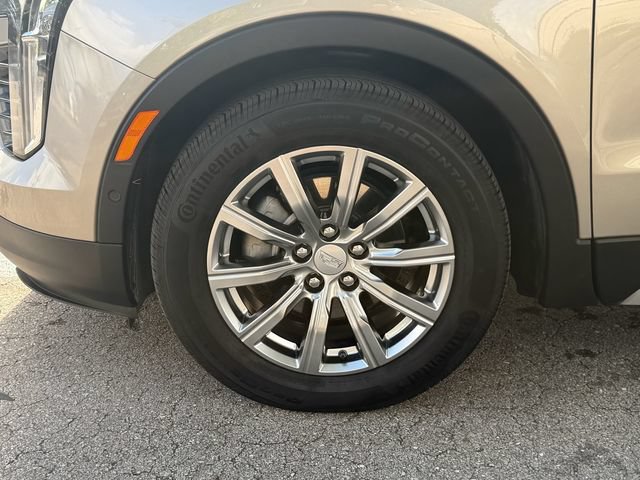 Used 2022 Cadillac XT4 Premium Luxury w/ Enhanced Visibility Package FWD image 9