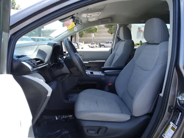 Used 2023 Toyota Sienna LE FWD image 17