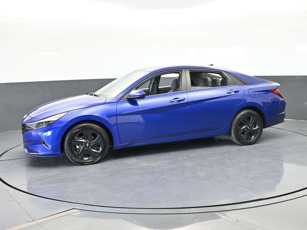Used 2023 Hyundai Elantra SEL image 2
