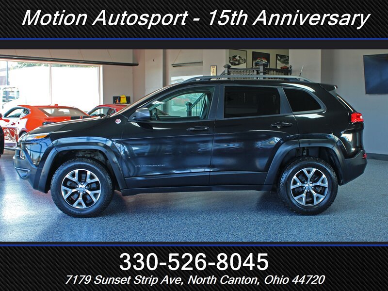 Used 2016 Jeep Cherokee Trailhawk AWD/4WD image 5