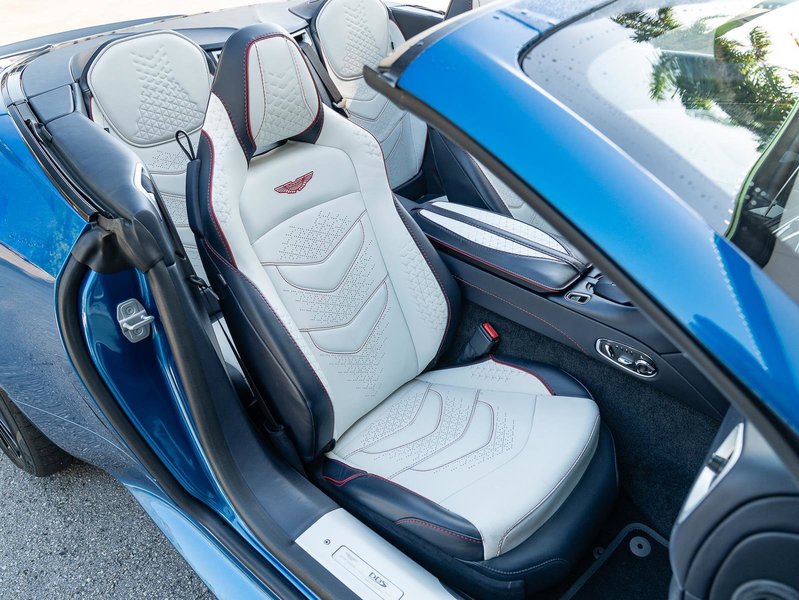 Used 2022 Aston Martin DBS Superleggera Volante image 28