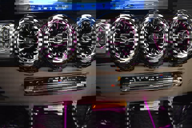 New 2025 Mercedes-Benz GLB 250 4MATIC image 31