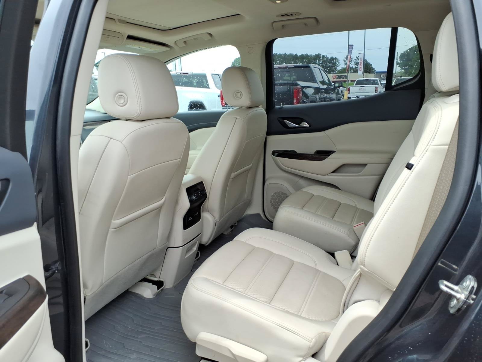 Used 2021 GMC Acadia Denali w/ Denali Technology Package FWD image 24