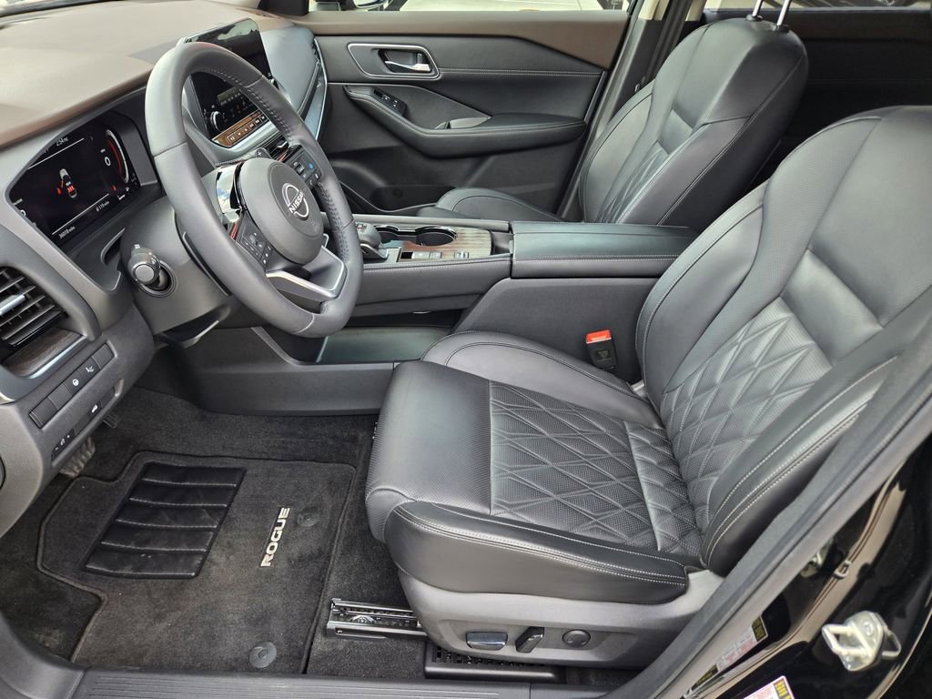 Used 2023 Nissan Rogue Platinum w/ Platinum Premium Package image 16