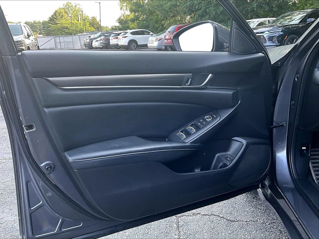 Used 2018 Honda Accord Sport image 9