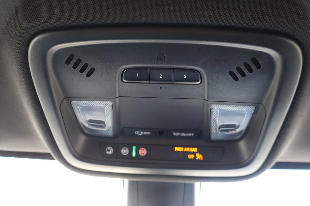 Used 2023 Chevrolet Traverse RS image 16