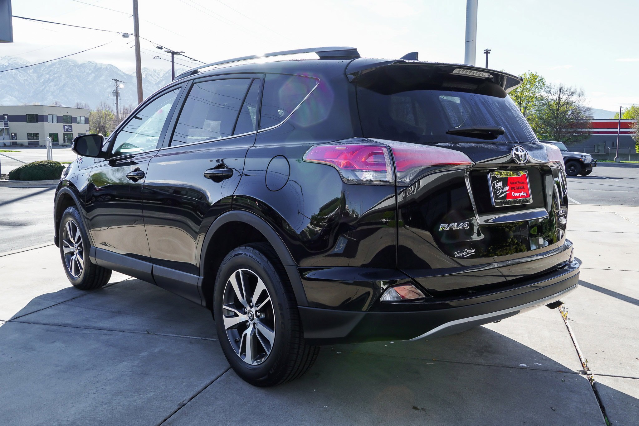 Used 2018 Toyota RAV4 XLE image 6