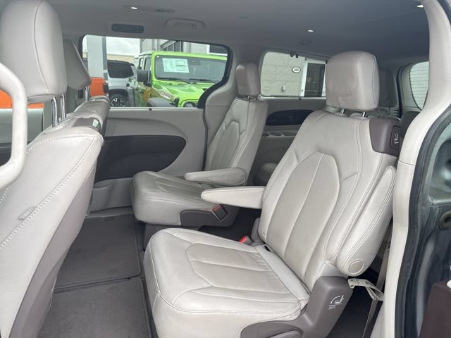 Used 2020 Chrysler Pacifica Touring-L Plus FWD image 5