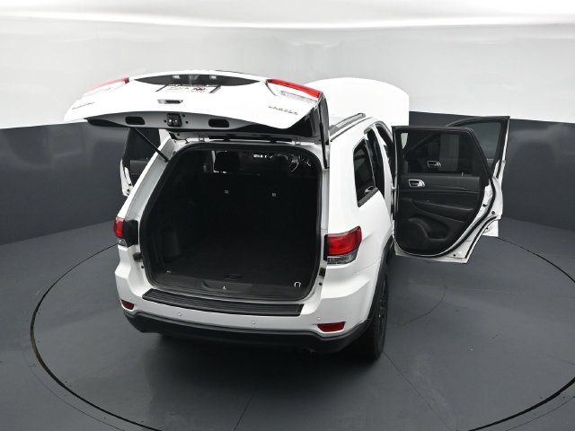 Used 2021 Jeep Grand Cherokee Laredo AWD/4WD image 29