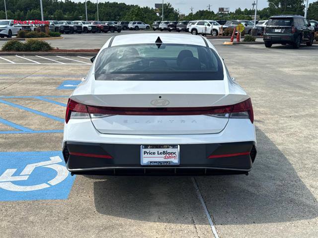 Used 2025 Hyundai Elantra SEL FWD image 7