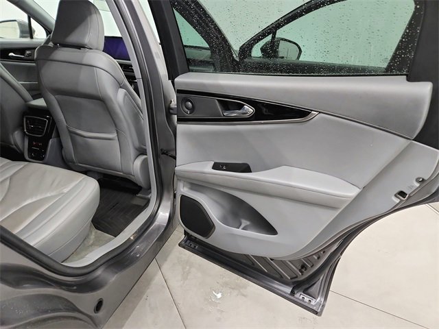 Used 2021 Lincoln Nautilus Reserve image 40