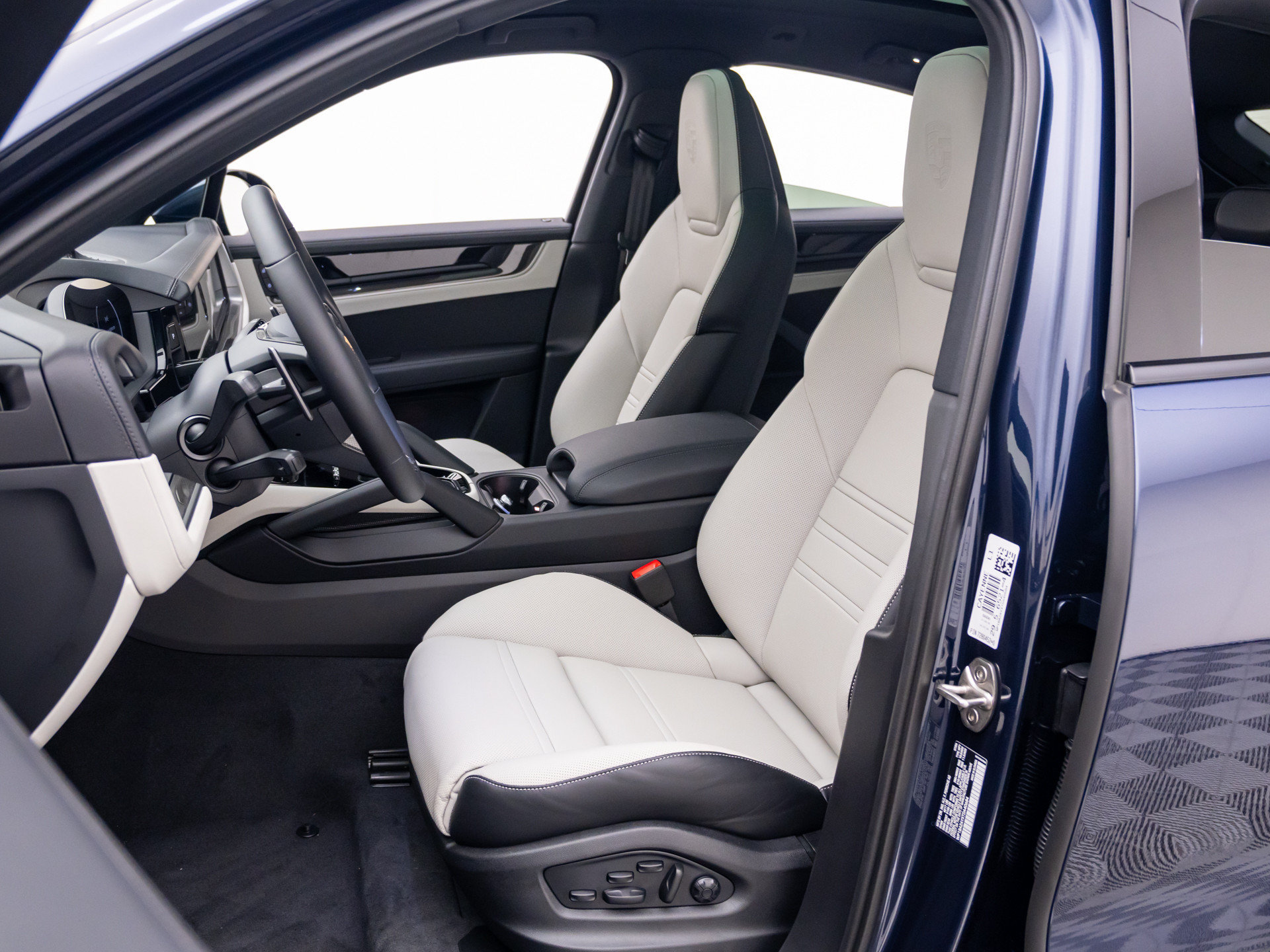 New 2026 Porsche Cayenne Coupe AWD/4WD image 5
