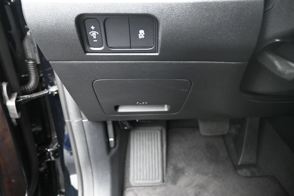 Used 2026 Kia Sorento LX FWD image 16