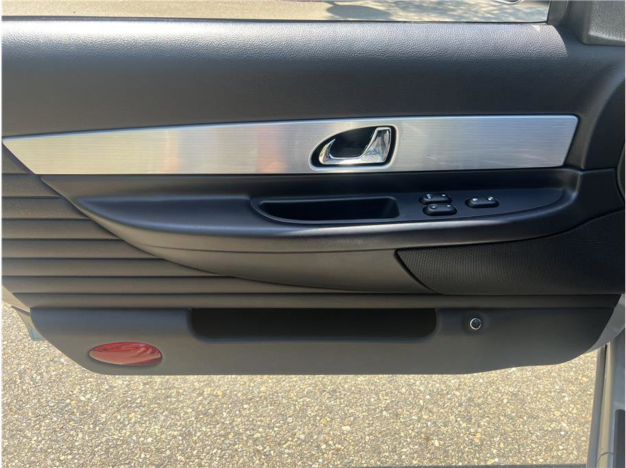 Used 2004 Ford Thunderbird image 13