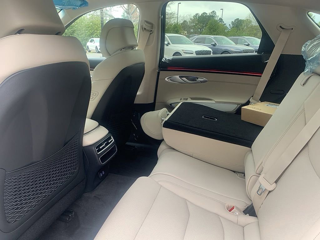 Used 2026 Genesis GV70 2.5T Select image 14