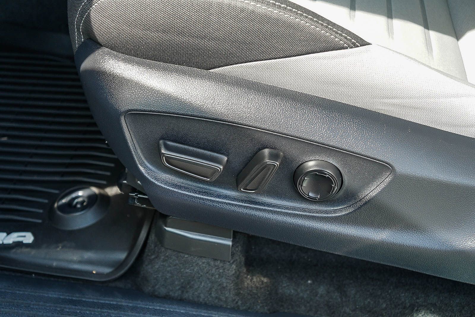 Certified 2024 Toyota Tacoma TRD Off-Road w/ TRD Off Road Upgrade Package AWD/4WD image 28