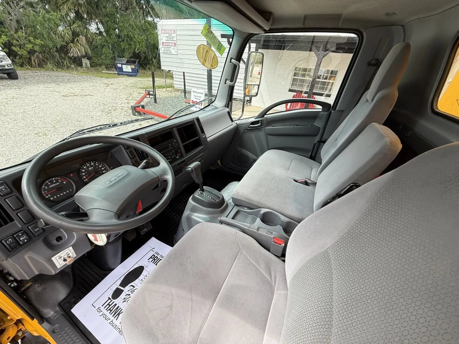 Used 2021 Isuzu NPR RWD image 17
