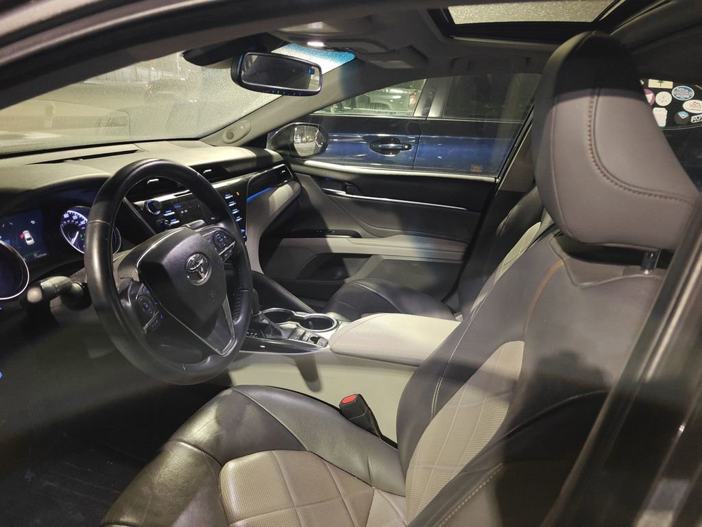 Used 2018 Toyota Camry XLE image 6