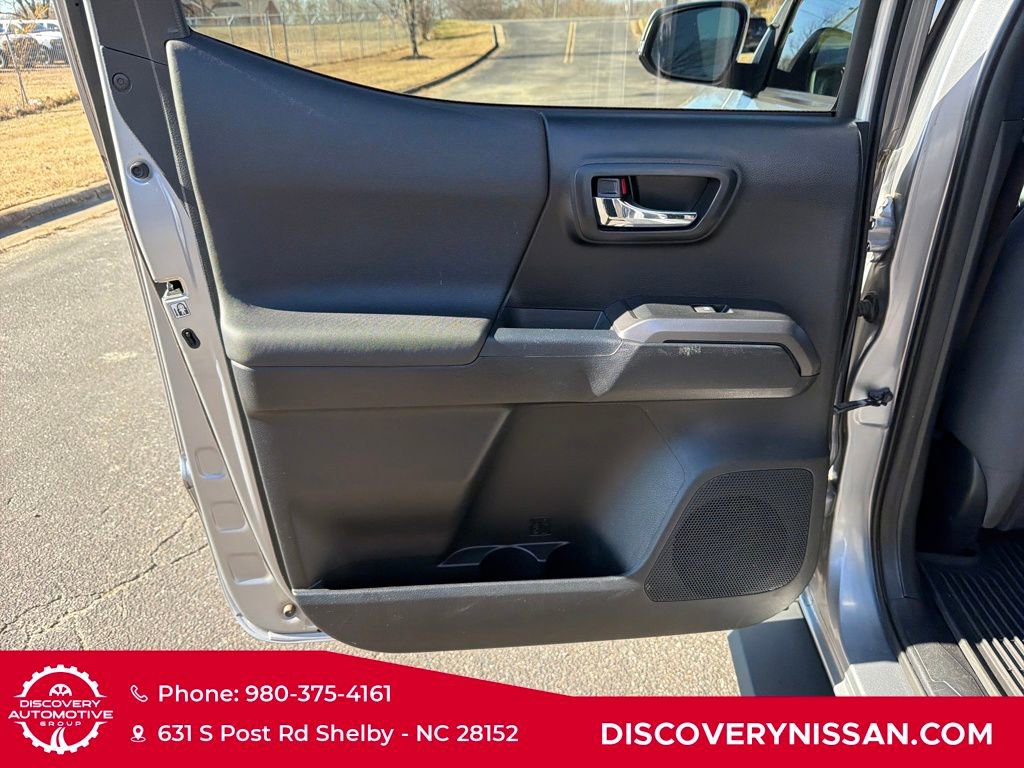 Used 2016 Toyota Tacoma TRD Sport image 29