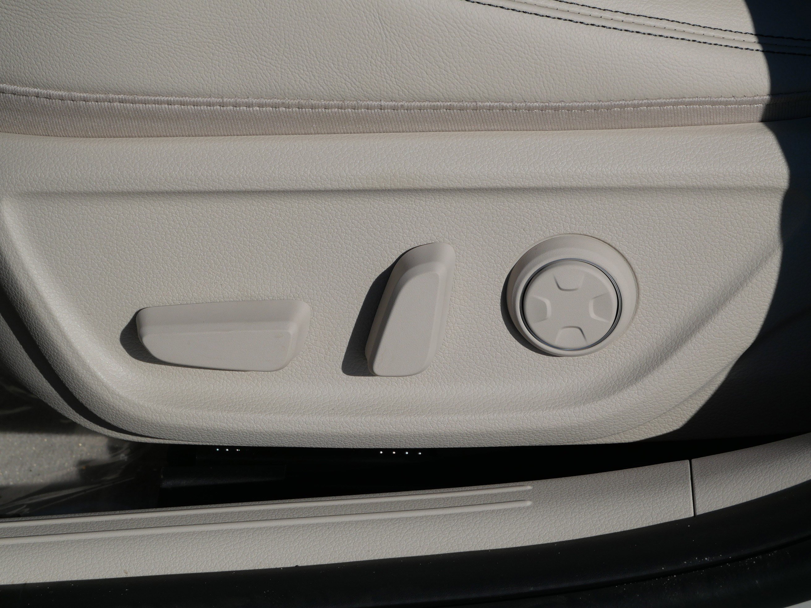 New 2026 Genesis G70 2.5T Prestige image 5