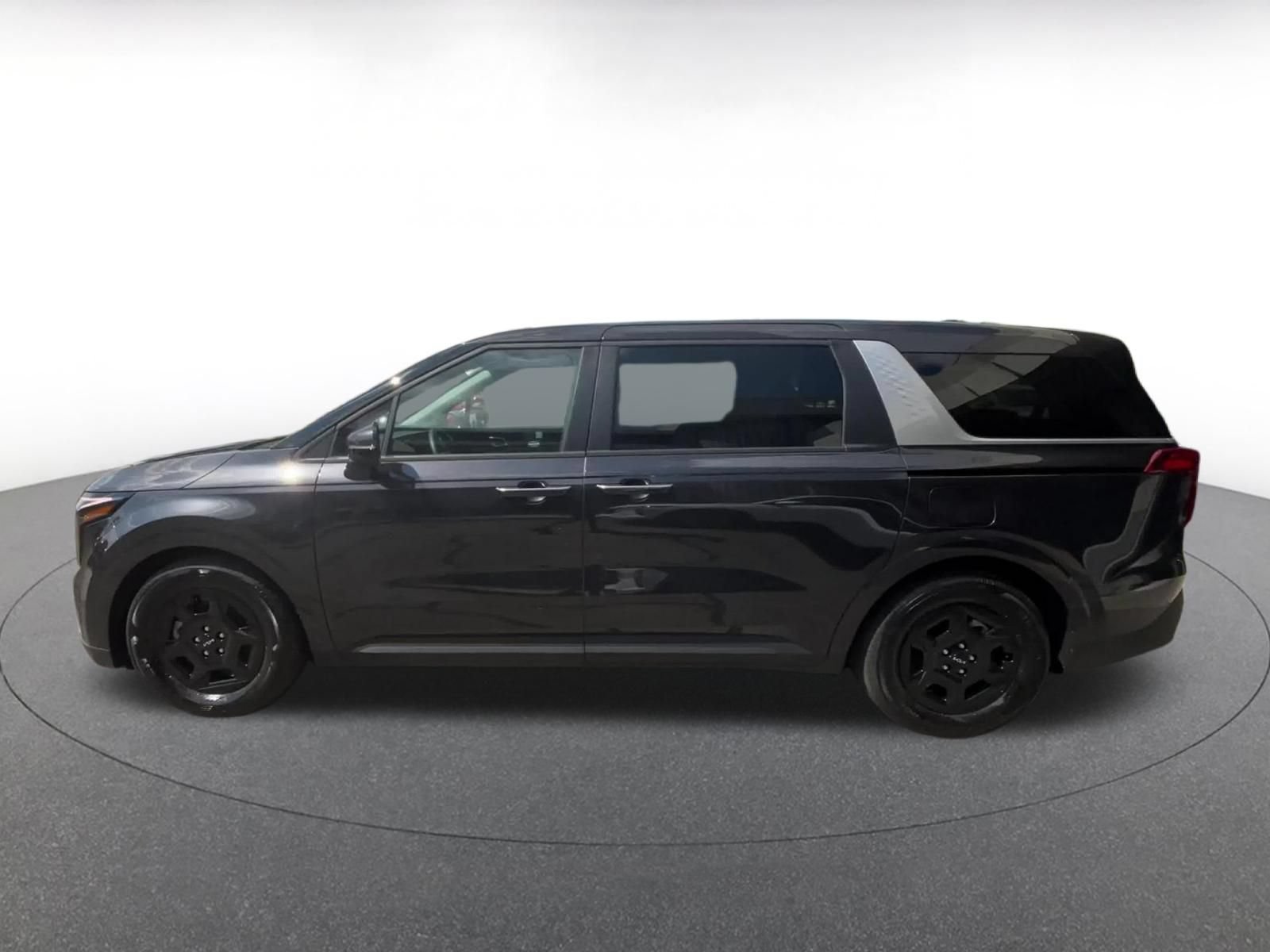 Used 2026 Kia Carnival FWD image 8