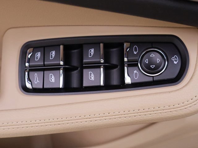 Used 2024 Porsche Macan AWD/4WD image 25