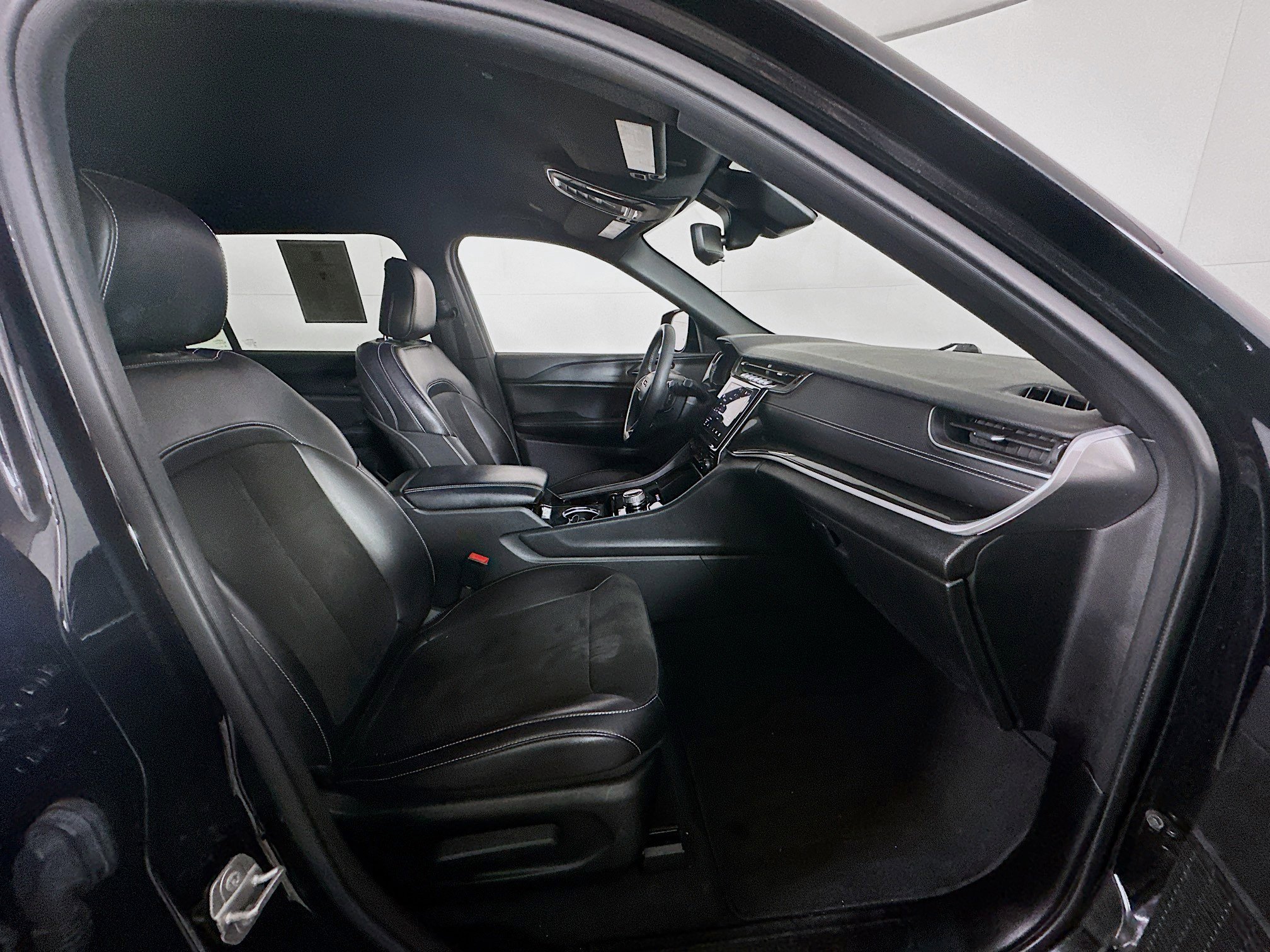 Used 2023 Jeep Grand Cherokee L Laredo image 33