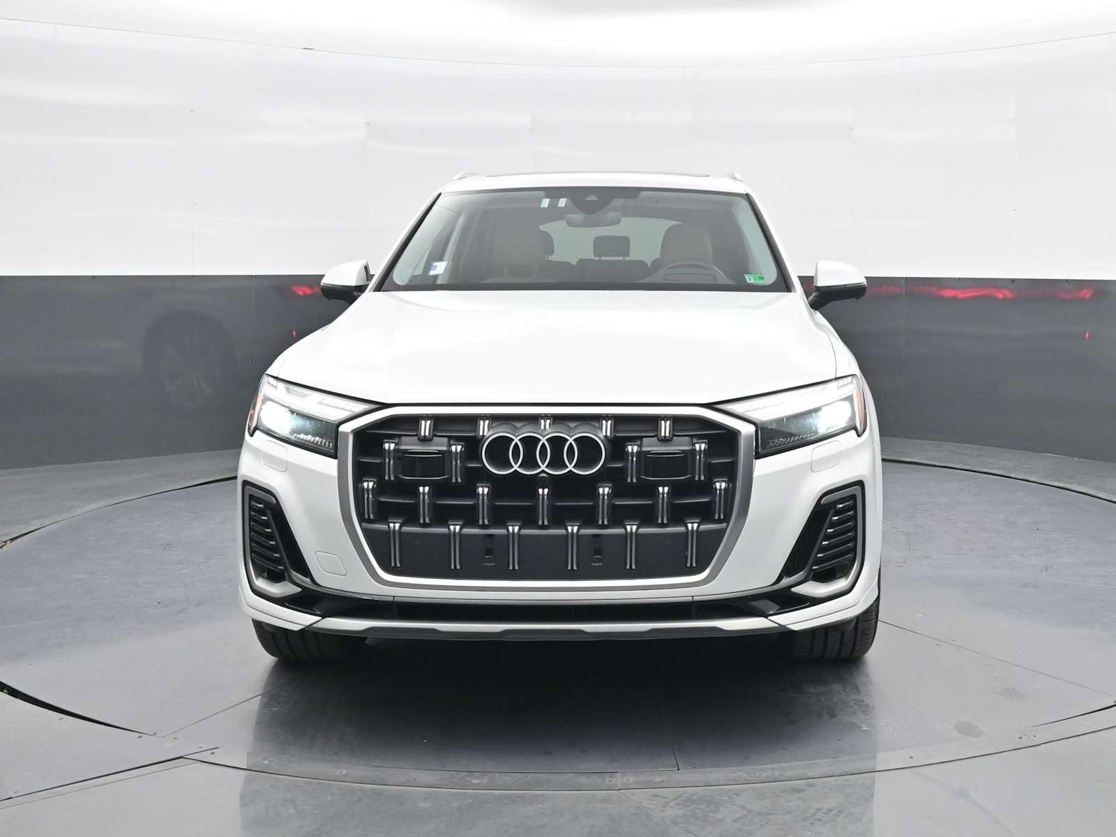 Used 2025 Audi Q7 3.0T Prestige w/ Prestige Package AWD/4WD image 3