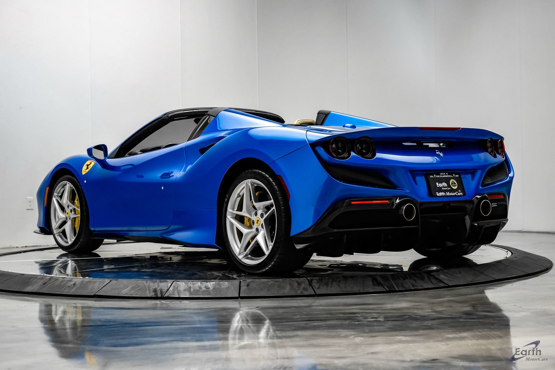 Used 2023 Ferrari F8 Tributo RWD image 13
