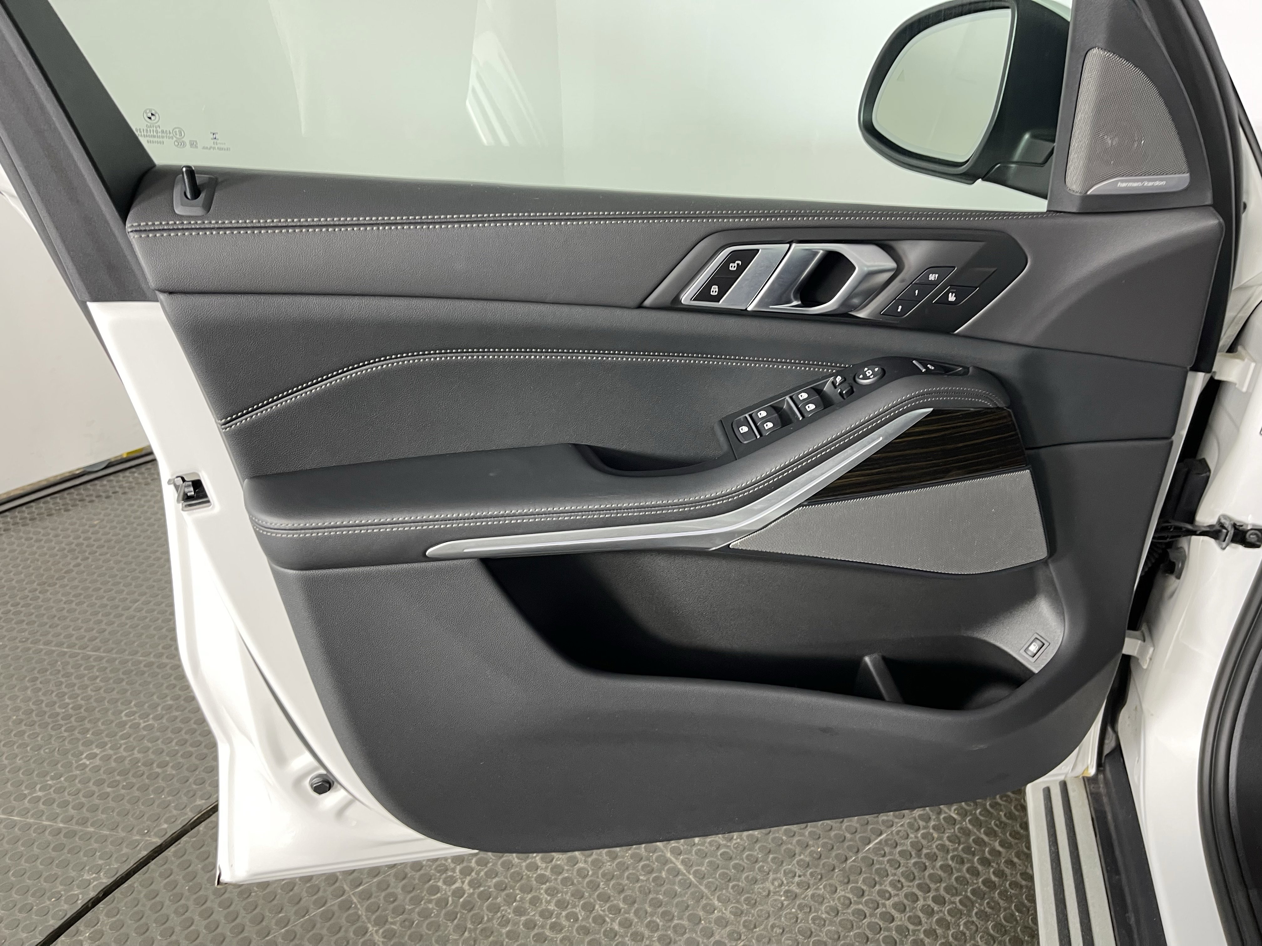 Certified 2024 BMW X5 xDrive50e w/ Executive Package image 10