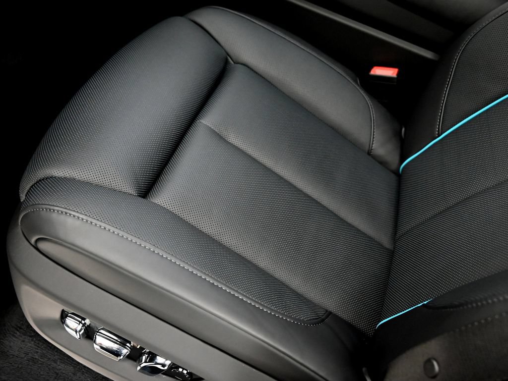 New 2026 Rolls-Royce Cullinan AWD/4WD image 21