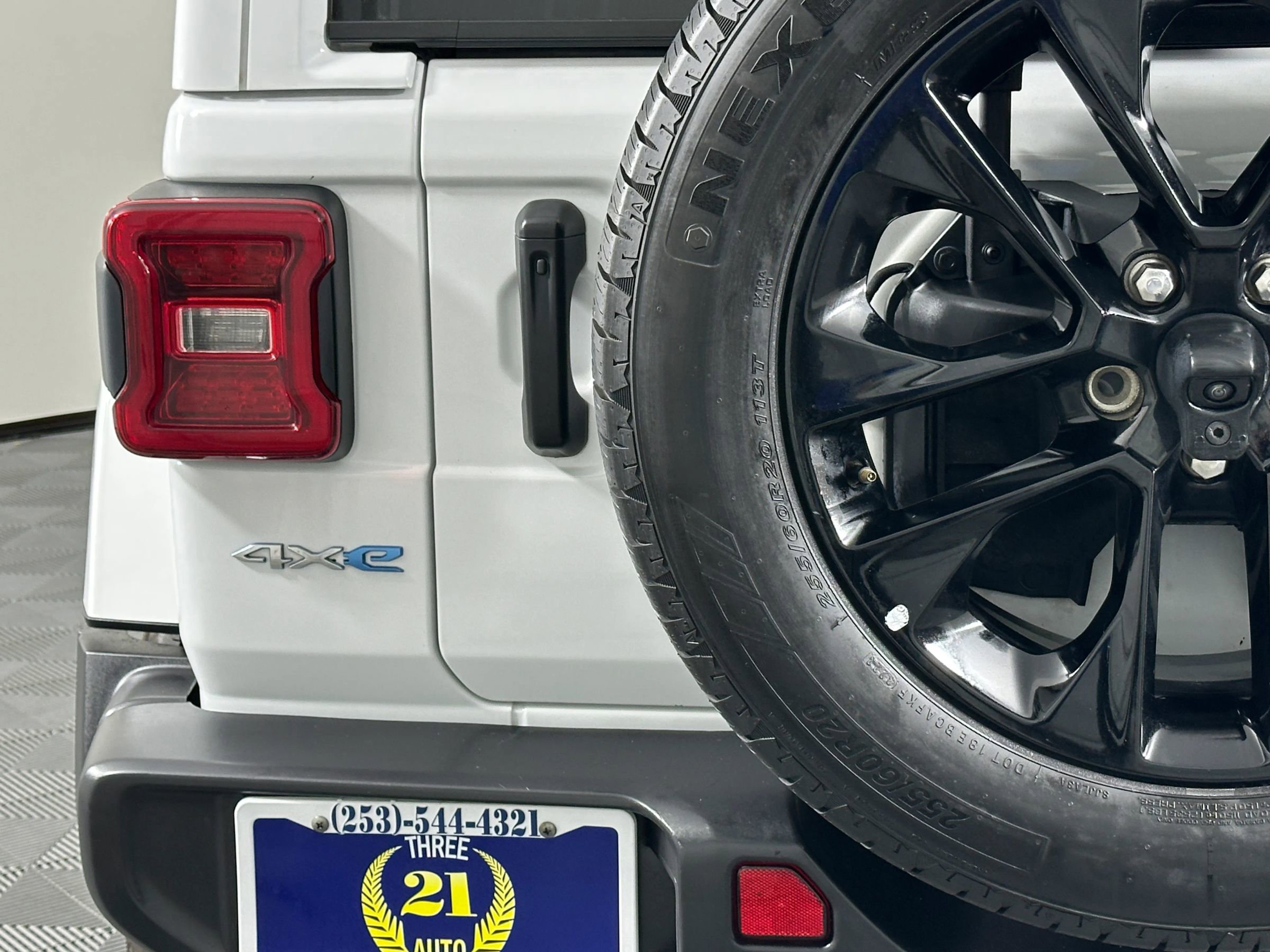 Used 2024 Jeep Wrangler Unlimited Sahara image 11