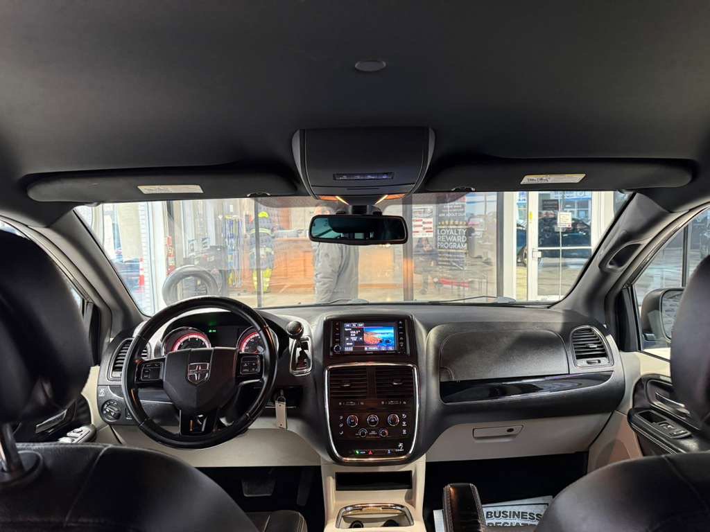 Used 2019 Dodge Grand Caravan SXT FWD image 22