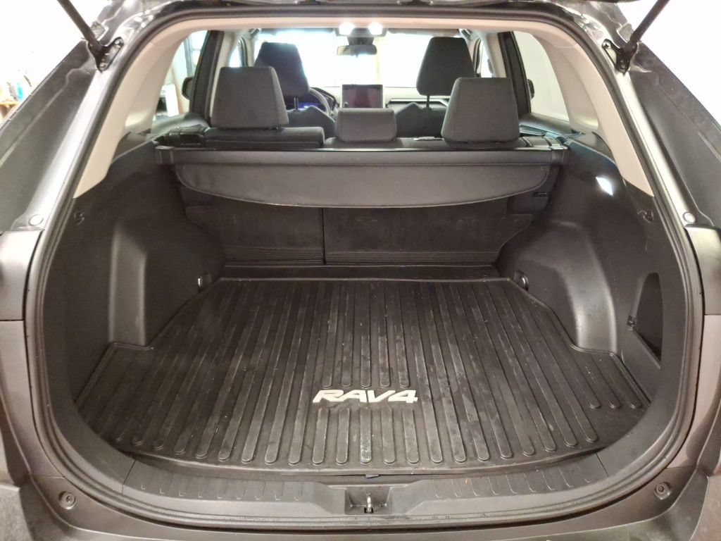 Used 2023 Toyota RAV4 LE AWD/4WD image 14