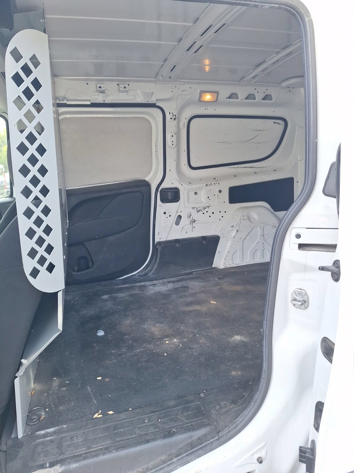 Used 2016 RAM ProMaster City Tradesman FWD image 11