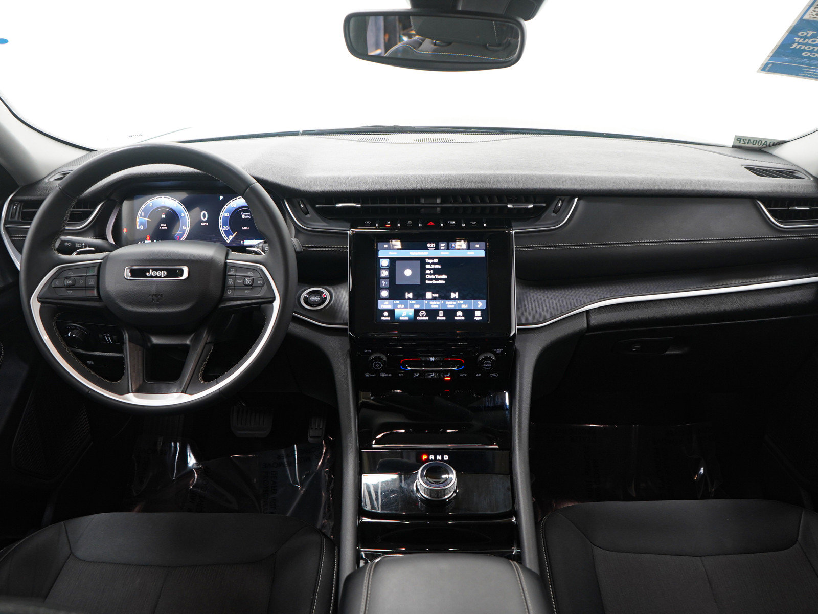 Used 2023 Jeep Grand Cherokee L Laredo image 17