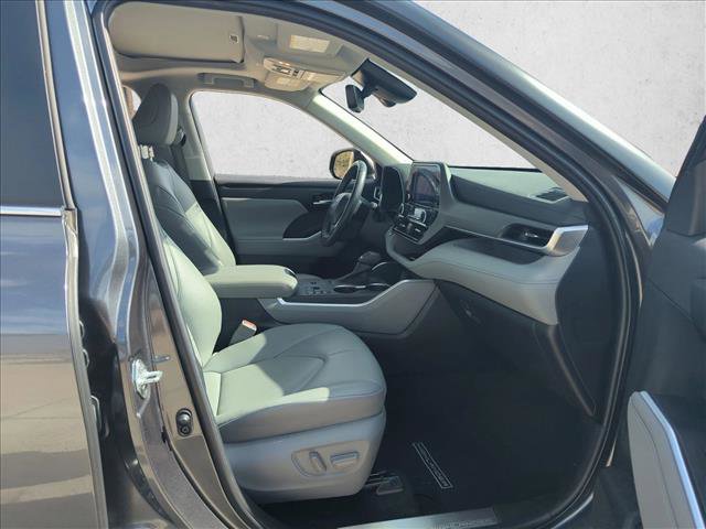 Used 2023 Toyota Highlander XLE image 19