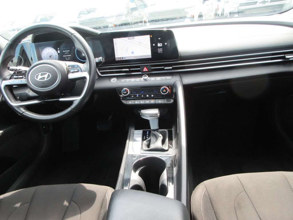 Used 2025 Hyundai Elantra SEL FWD image 14