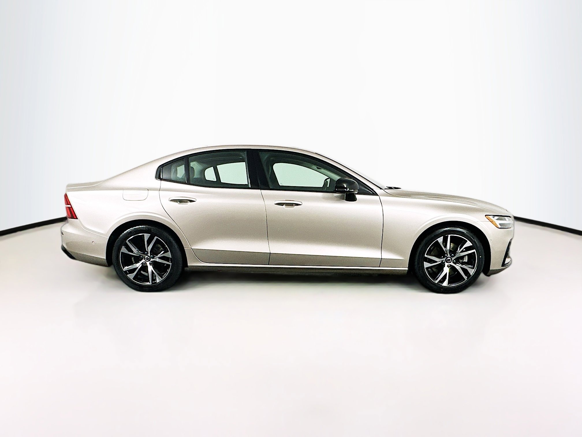 Used 2024 Volvo S60 B5 Plus image 10