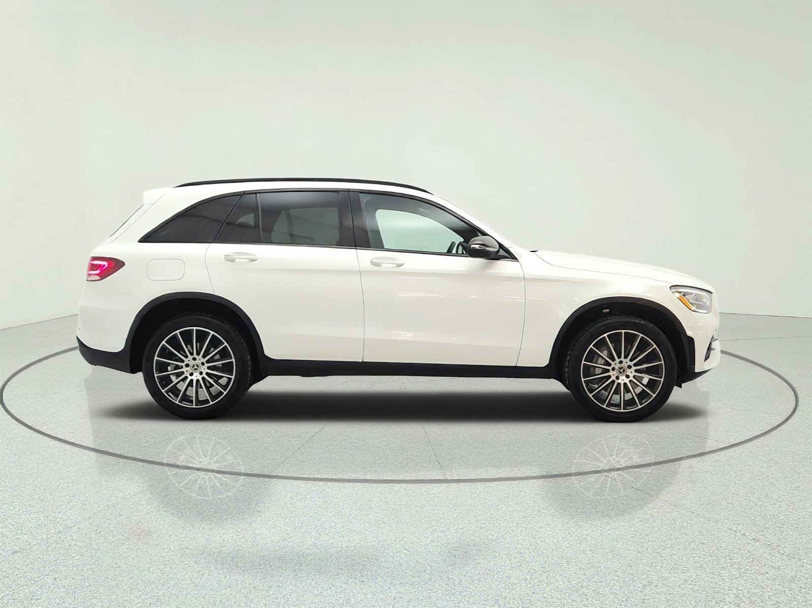 Used 2022 Mercedes-Benz GLC 300 image 4