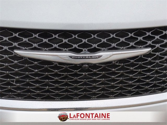 Certified 2024 Chrysler Pacifica Touring-L image 9